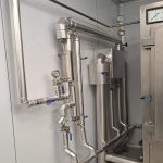 Ανοξείδωτο δίκτυο clean steam με γεννήτρια καθαρού ατμού και βιομηχανικές σωληνώσεις διεργασιών για φαρμακευτικές εγκαταστάσεις